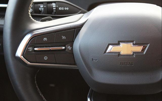Photo of 2025 Silver Chevrolet Traverse
