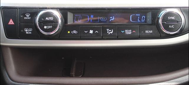 Photo of 2017 Blizzard Pearl Toyota Highlander