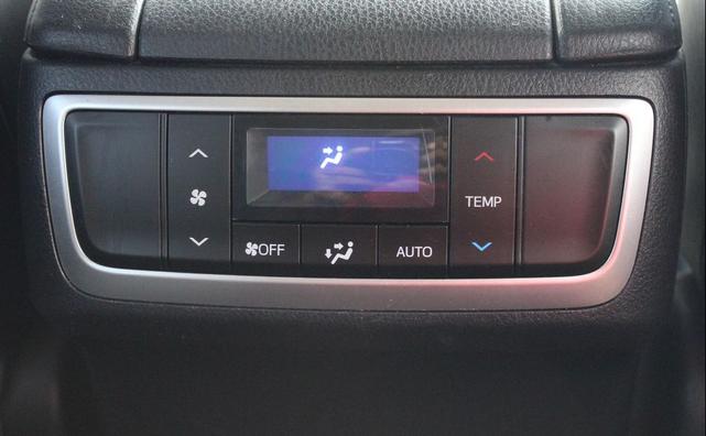 Photo of 2017 Blizzard Pearl Toyota Highlander