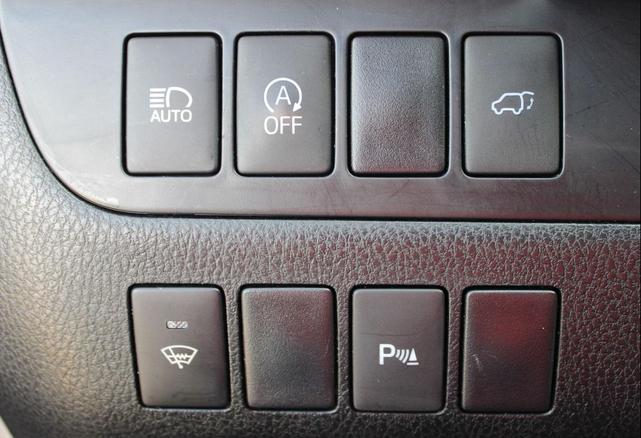 Photo of 2017 Blizzard Pearl Toyota Highlander