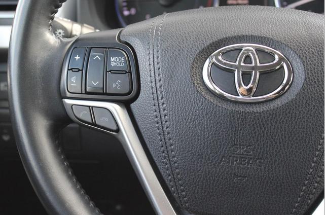 Photo of 2017 Blizzard Pearl Toyota Highlander
