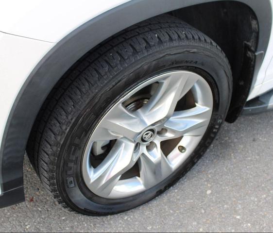 Photo of 2017 Blizzard Pearl Toyota Highlander
