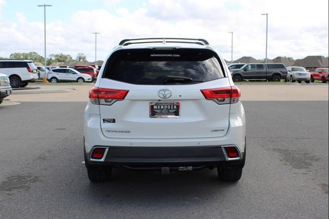 Photo of 2017 Blizzard Pearl Toyota Highlander