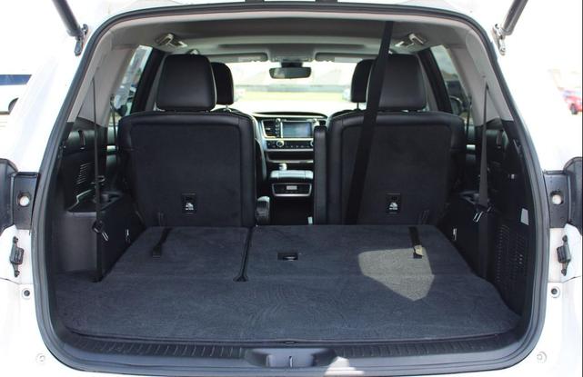 Photo of 2017 Blizzard Pearl Toyota Highlander