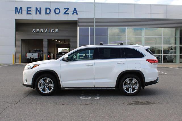 Photo of 2017 Blizzard Pearl Toyota Highlander