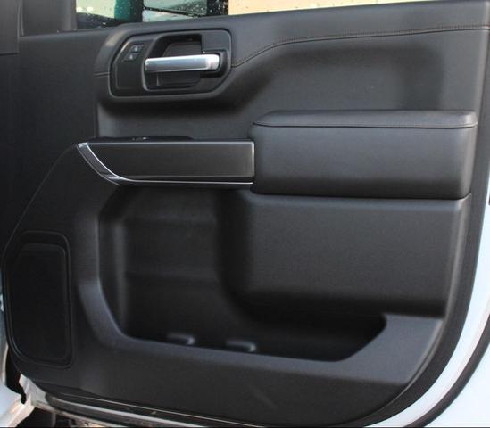 Photo of 2023 Summit White GMC Sierra 2500