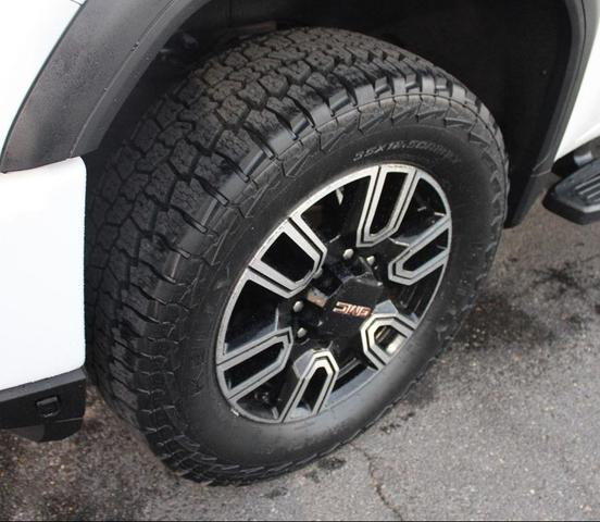 Photo of 2023 Summit White GMC Sierra 2500