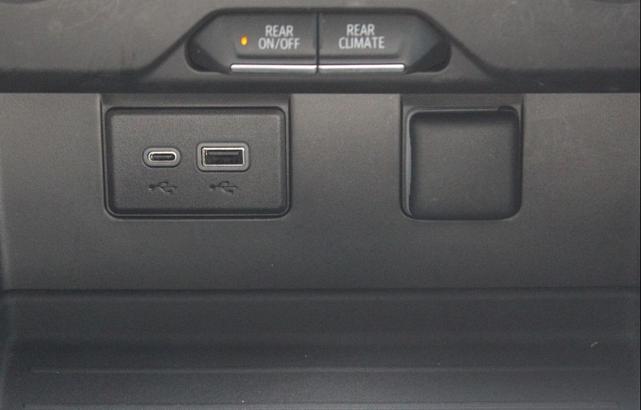 Photo of 2023 Summit White Chevrolet Tahoe