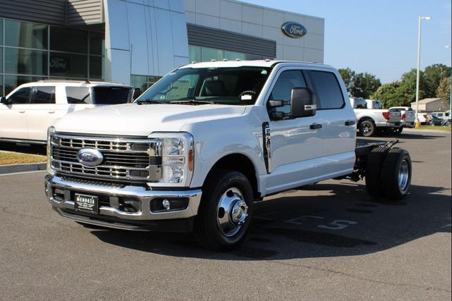 Photo of 2025 Oxford White Ford F-350