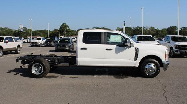 Photo of 2025 Oxford White Ford F-350