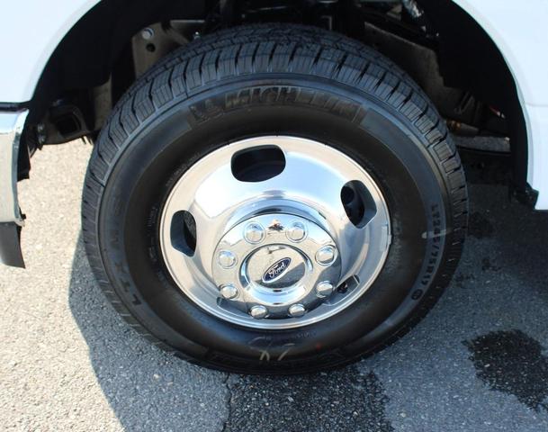 Photo of 2025 Oxford White Ford F-350