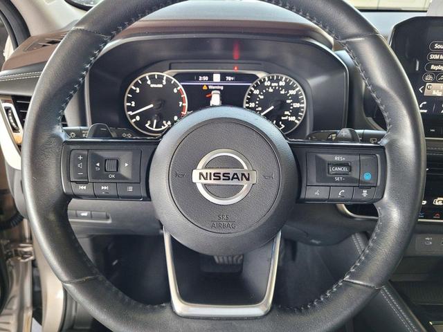 Photo of 2021 Champagne Silver Metallic Nissan Rogue