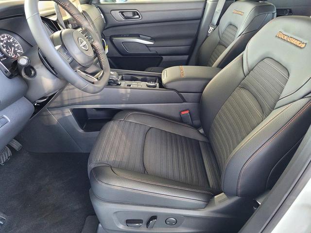 Photo of 2025 Glacier White Nissan Pathfinder