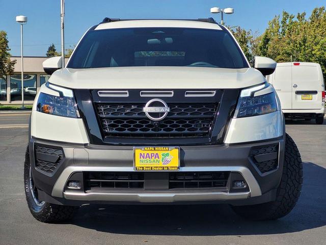 Photo of 2025 Glacier White Nissan Pathfinder