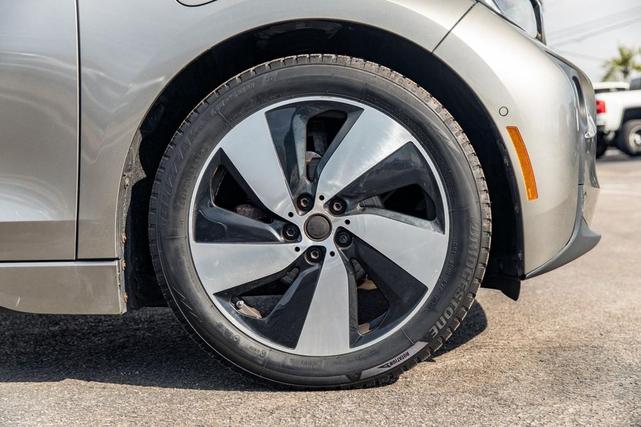 Photo of 2016 Platinum Silver w/BMW i Frozen Blue Accent BMW i3