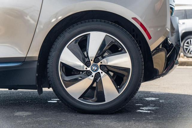 Photo of 2016 Platinum Silver w/BMW i Frozen Blue Accent BMW i3