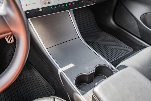 Photo of 2018 Silver Metallic Tesla Model 3