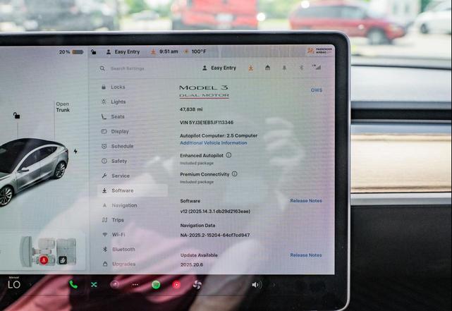 Photo of 2018 Silver Metallic Tesla Model 3