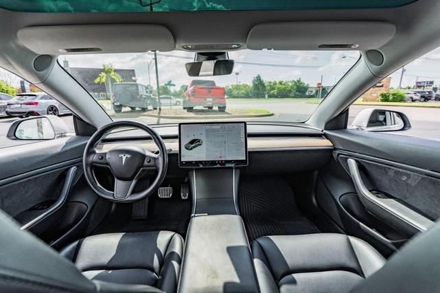 Photo of 2018 Silver Metallic Tesla Model 3