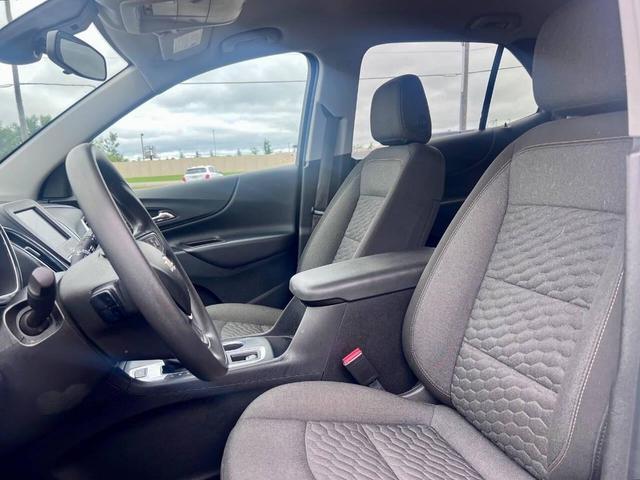 Photo of 2020 Silver Ice Metallic Chevrolet Equinox