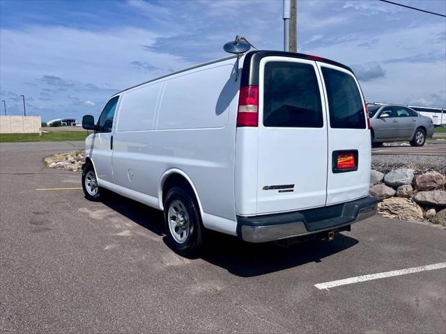 Photo of 2014 Summit White Chevrolet Express 1500