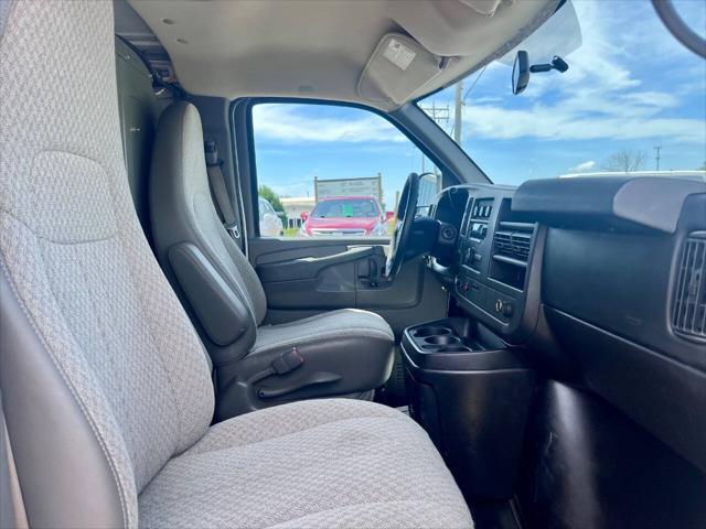 Photo of 2014 Summit White Chevrolet Express 1500