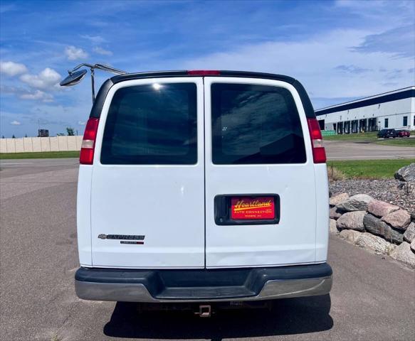Photo of 2014 Summit White Chevrolet Express 1500