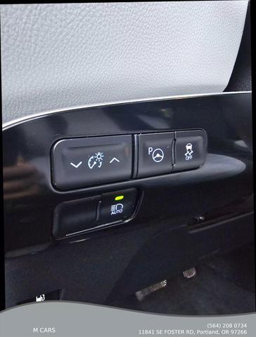 Photo of 2022 Midnight Black Metallic Toyota Prius