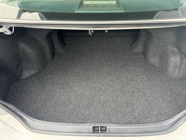 Photo of 2012 Super White Toyota Camry