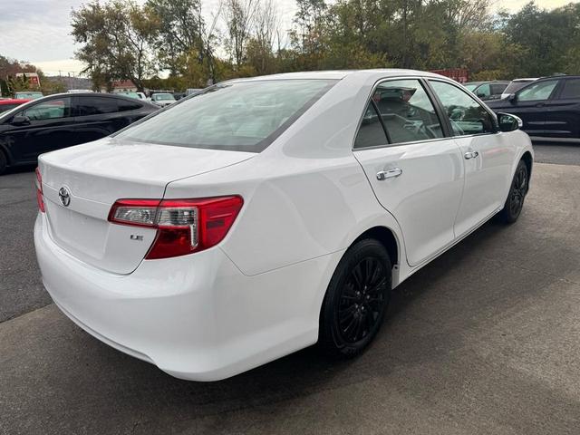 Photo of 2012 Super White Toyota Camry