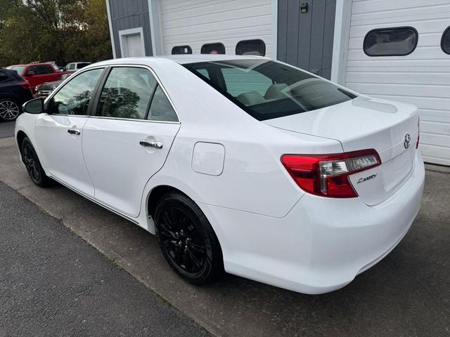 Photo of 2012 Super White Toyota Camry