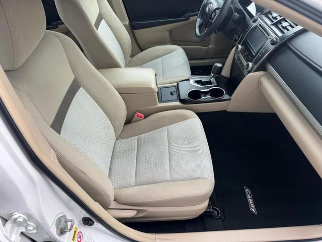 Photo of 2012 Super White Toyota Camry