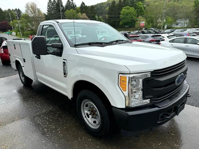 Photo of 2017 Oxford White Ford F-250