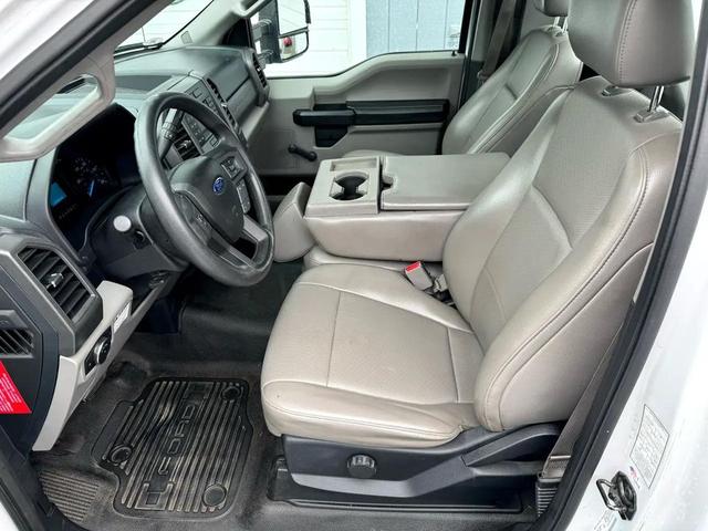 Photo of 2017 Oxford White Ford F-250