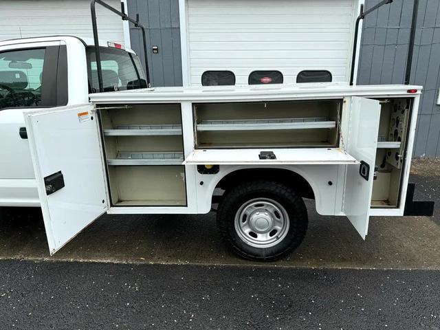 Photo of 2017 Oxford White Ford F-250