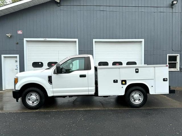 Photo of 2017 Oxford White Ford F-250