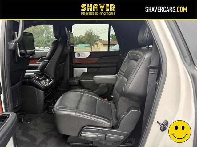 Photo of 2018 White Platinum Metallic Tri-Coat Lincoln Navigator L