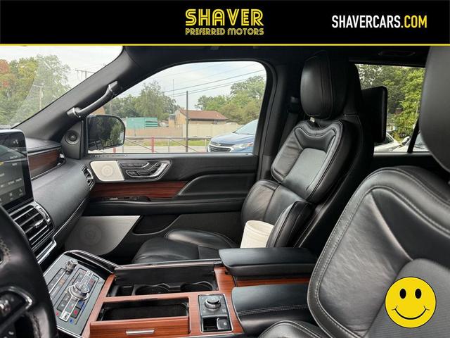 Photo of 2018 White Platinum Metallic Tri-Coat Lincoln Navigator L