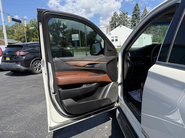 Photo of 2015 White Diamond Tricoat Cadillac Escalade