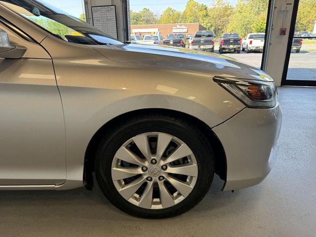 Photo of 2013 Alabaster Silver Metallic Honda Accord