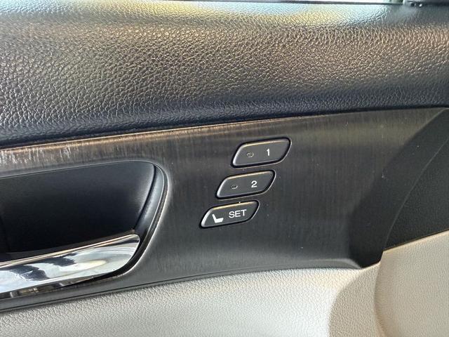 Photo of 2013 Alabaster Silver Metallic Honda Accord