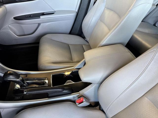 Photo of 2013 Alabaster Silver Metallic Honda Accord