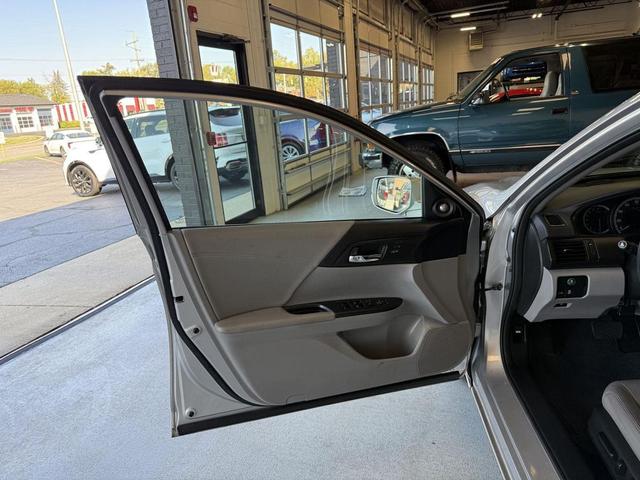Photo of 2013 Alabaster Silver Metallic Honda Accord