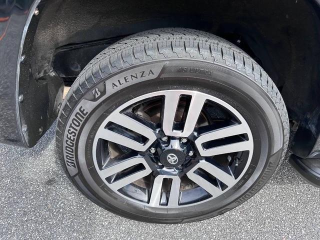 Photo of 2016 Midnight Black Metallic Toyota 4Runner