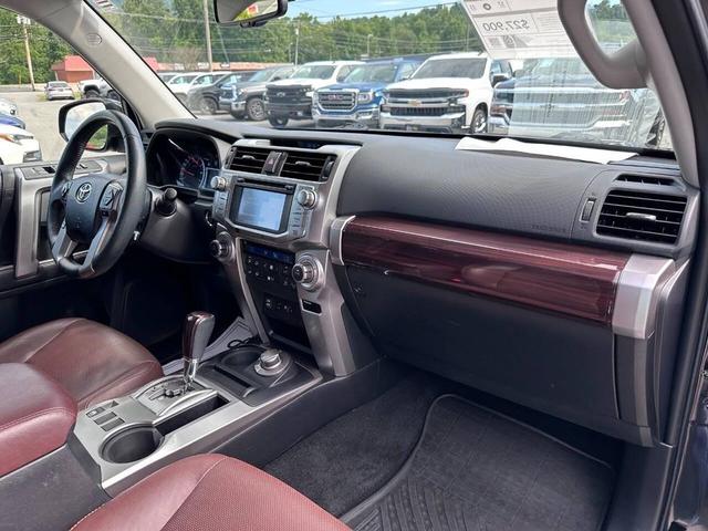 Photo of 2016 Midnight Black Metallic Toyota 4Runner