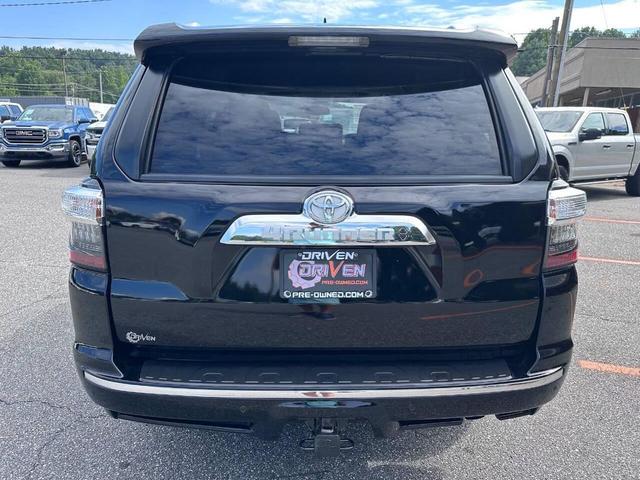 Photo of 2016 Midnight Black Metallic Toyota 4Runner