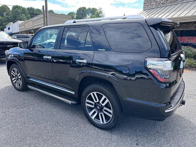 Photo of 2016 Midnight Black Metallic Toyota 4Runner