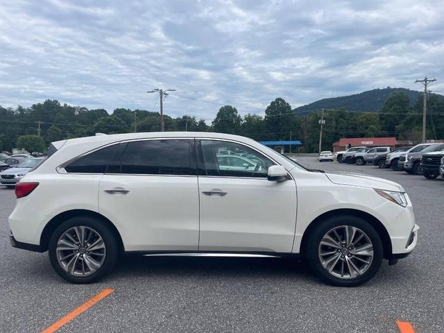 Photo of 2017 White Diamond Pearl Acura MDX
