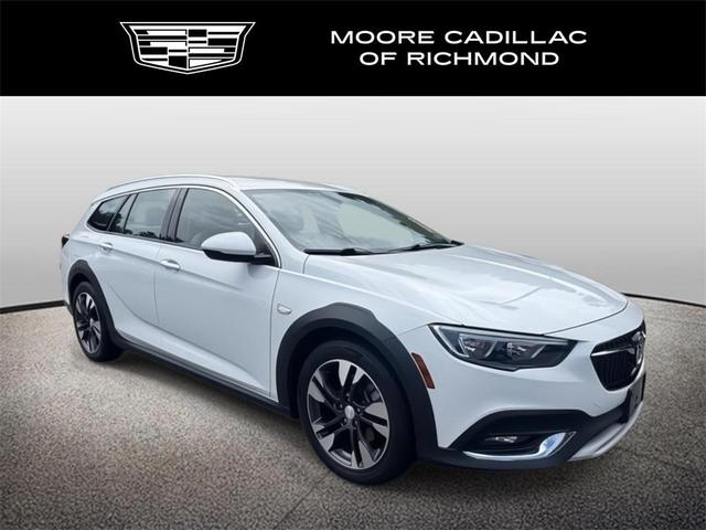 Photo of 2018 Summit White Buick Regal TourX