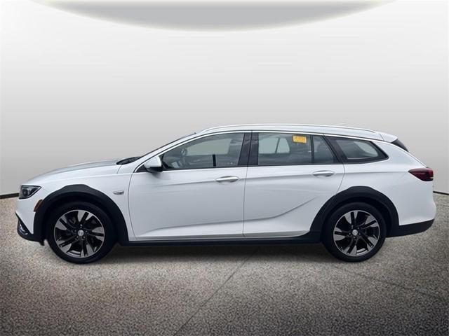 Photo of 2018 Summit White Buick Regal TourX
